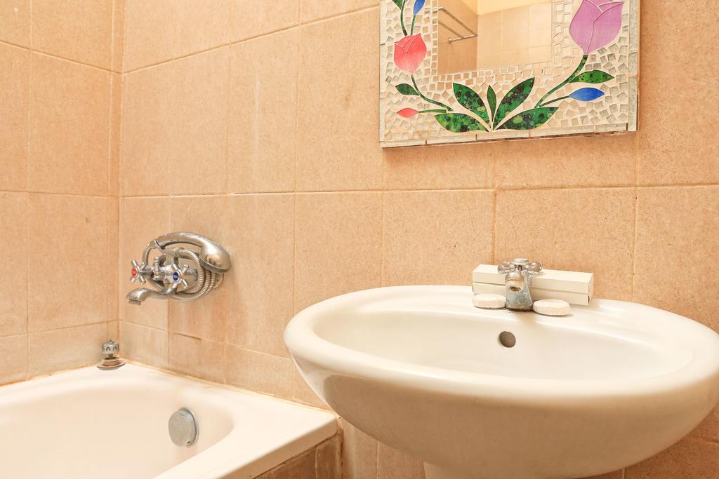 Hotel Reddoorz @ Mataram Kuta 3 Esterno foto